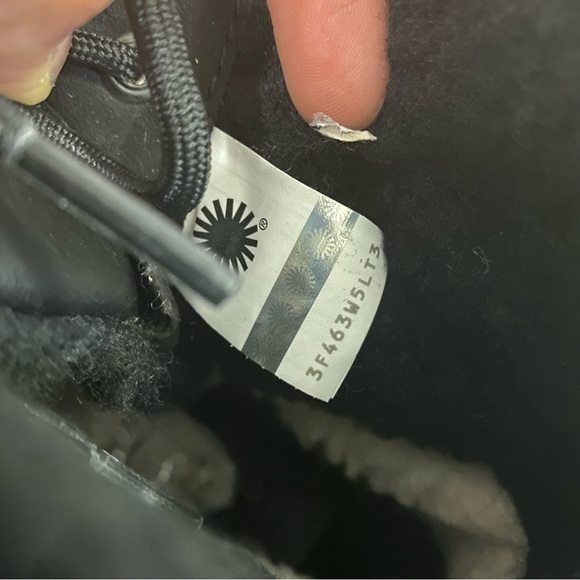 UGG | Men’s Felton Black WaterProof Leather Snow Boots NEW - Picture 14 of 15